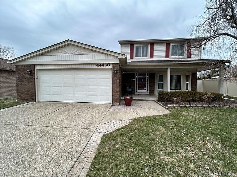 Listing photo 2