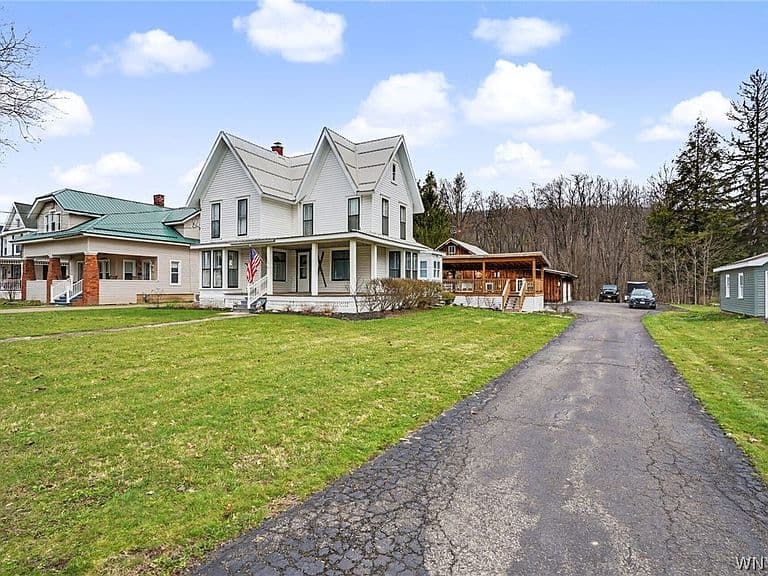 Listing photo 4