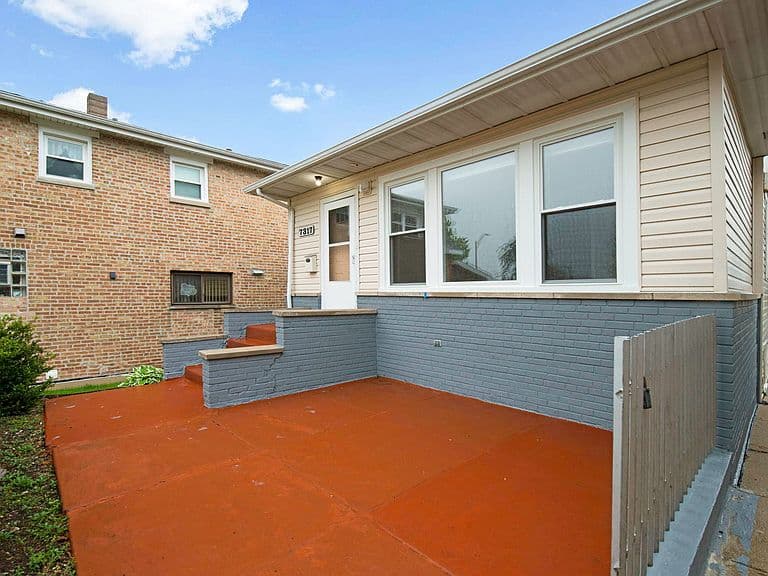 Listing photo 2