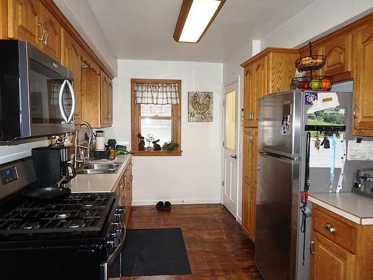 Listing photo 4