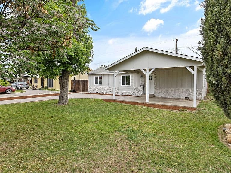 Listing photo 3