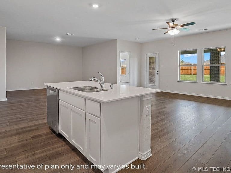 Listing photo 5