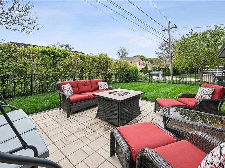Listing photo 4