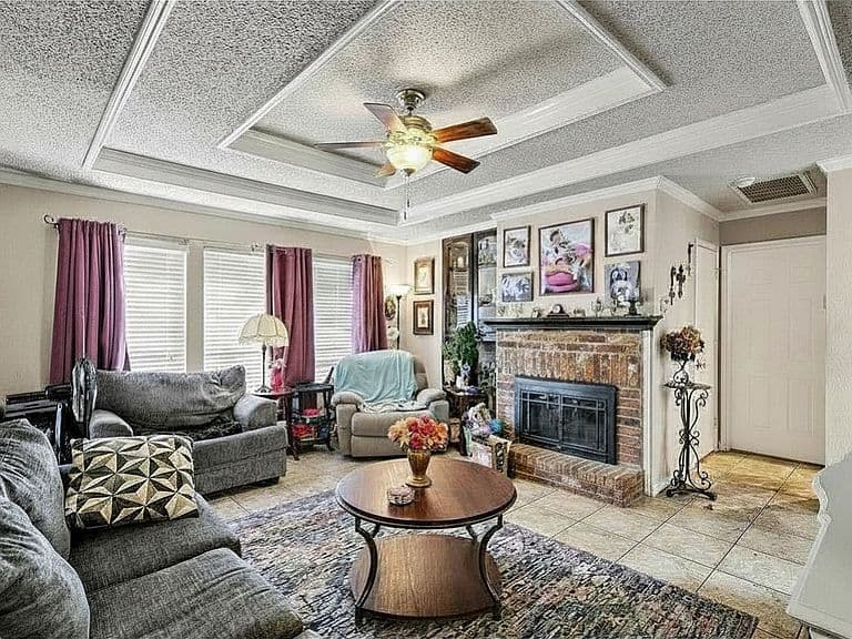 Listing photo 5