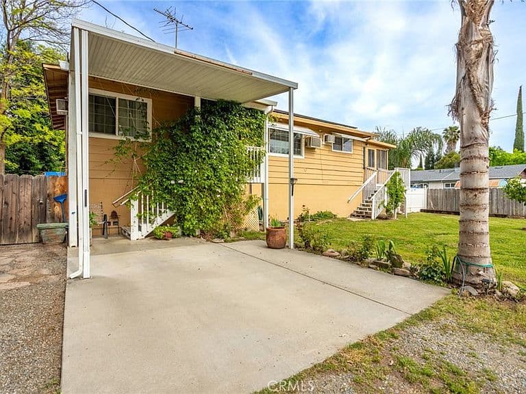 Listing photo 5