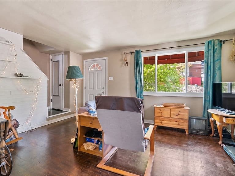 Listing photo 5