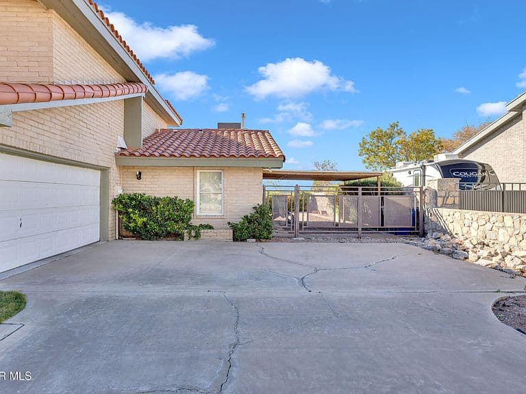 Listing photo 5