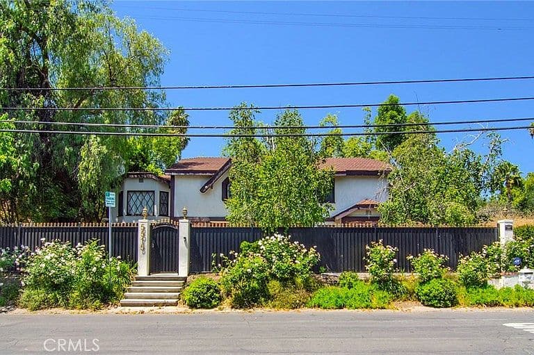 Listing photo 5
