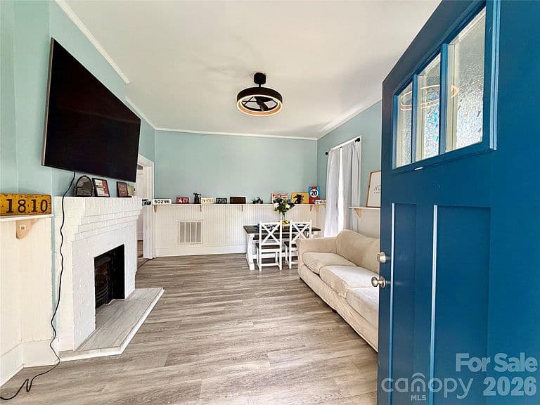 Listing photo 4