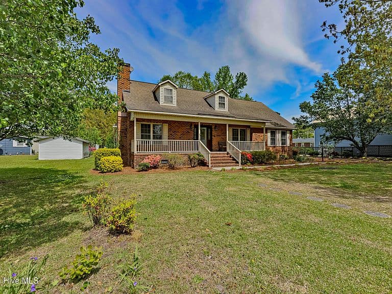 Listing photo 2