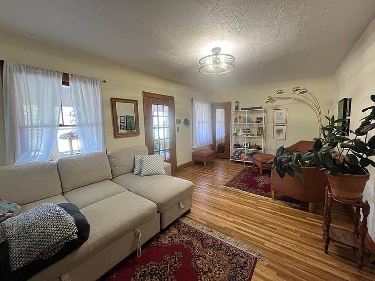 Listing photo 3