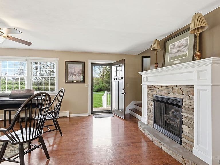 Listing photo 4