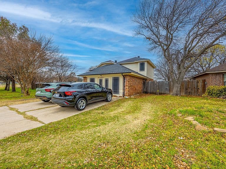 Listing photo 2