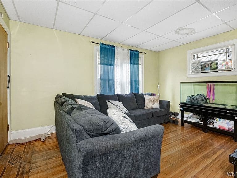 Listing photo 3