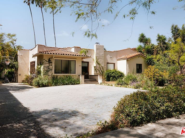 Listing photo 3