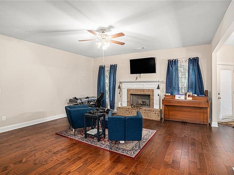 Listing photo 4