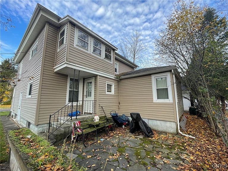 Listing photo 4