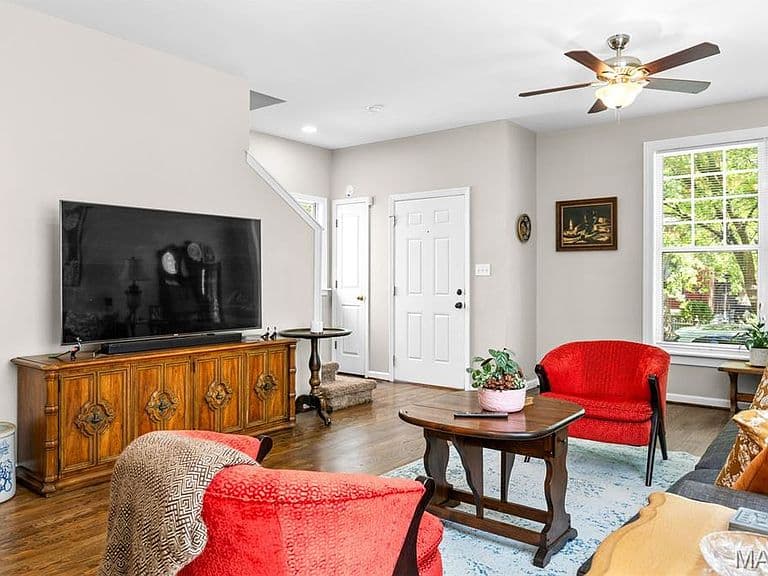 Listing photo 5