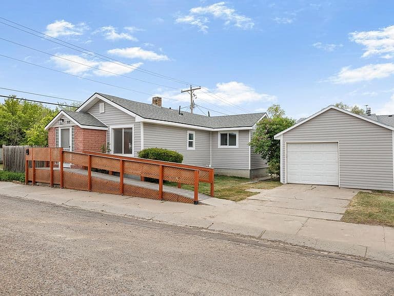 Listing photo 3