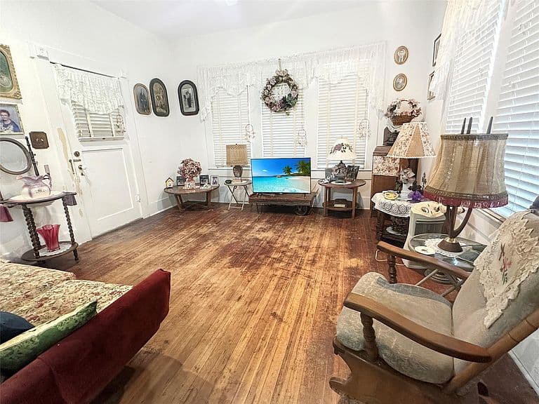 Listing photo 4