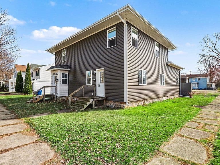 Listing photo 2