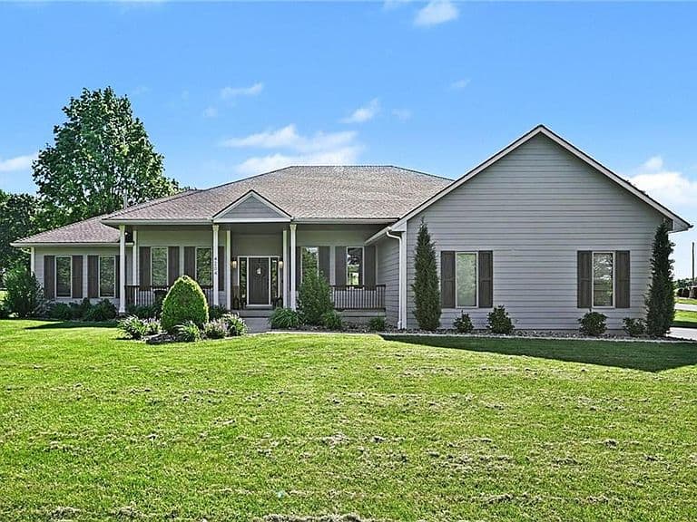 Listing photo 3