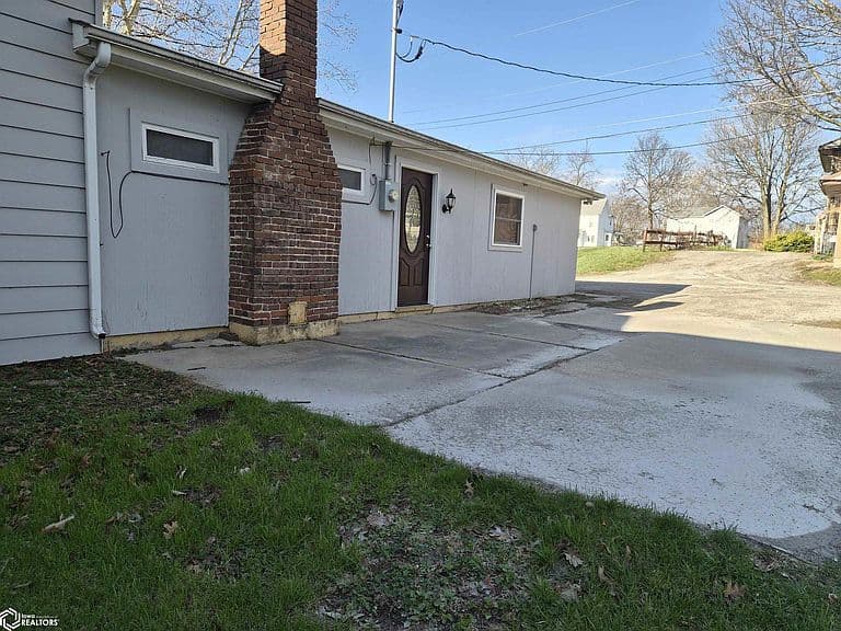 Listing photo 5