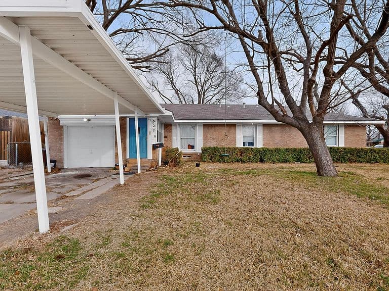 Listing photo 2