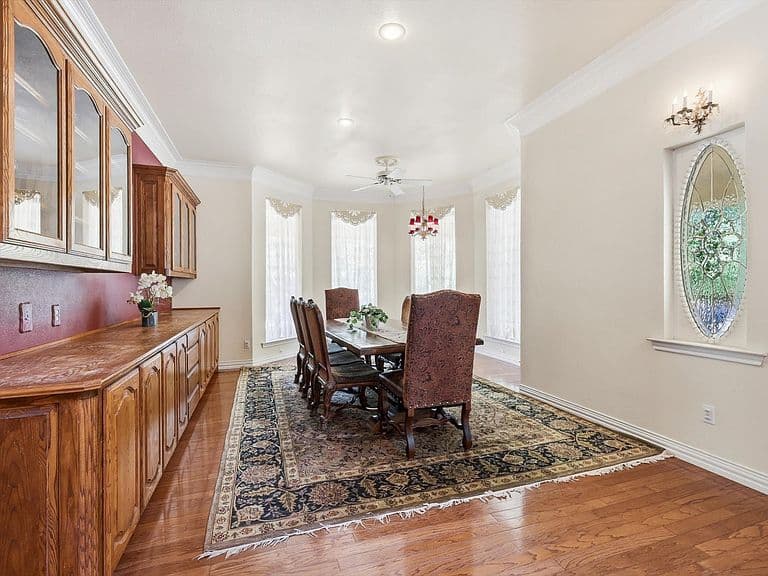 Listing photo 5
