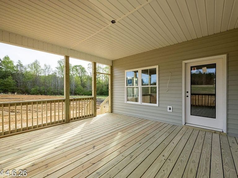 Listing photo 4