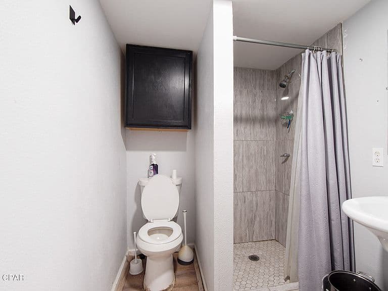 Listing photo 5
