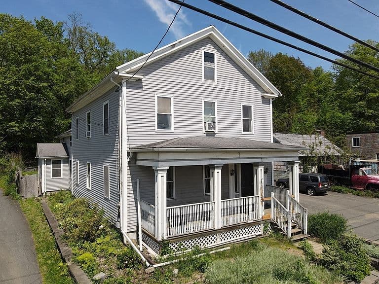 Listing photo 2