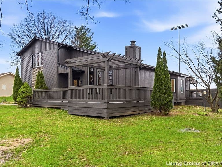 Listing photo 2