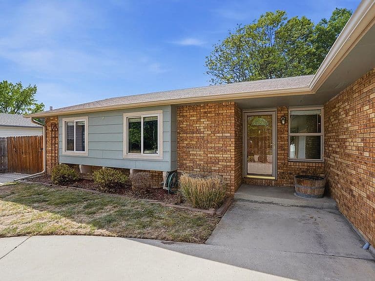 Listing photo 2
