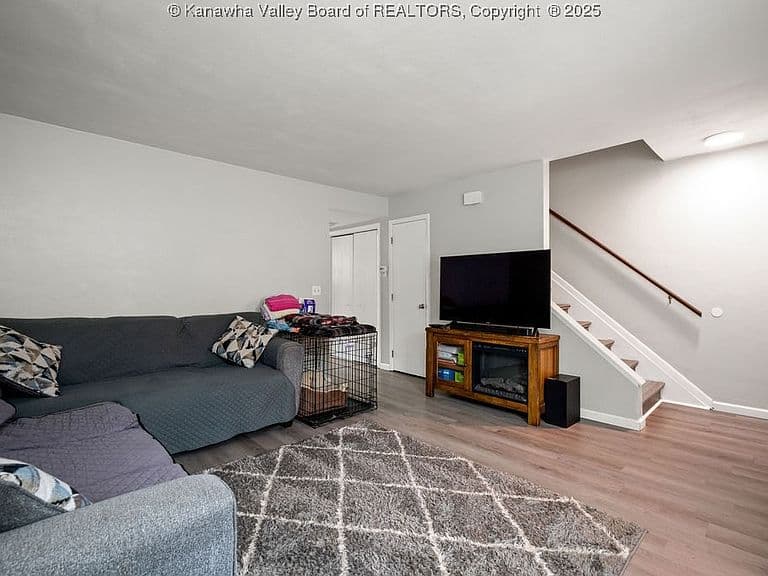 Listing photo 5