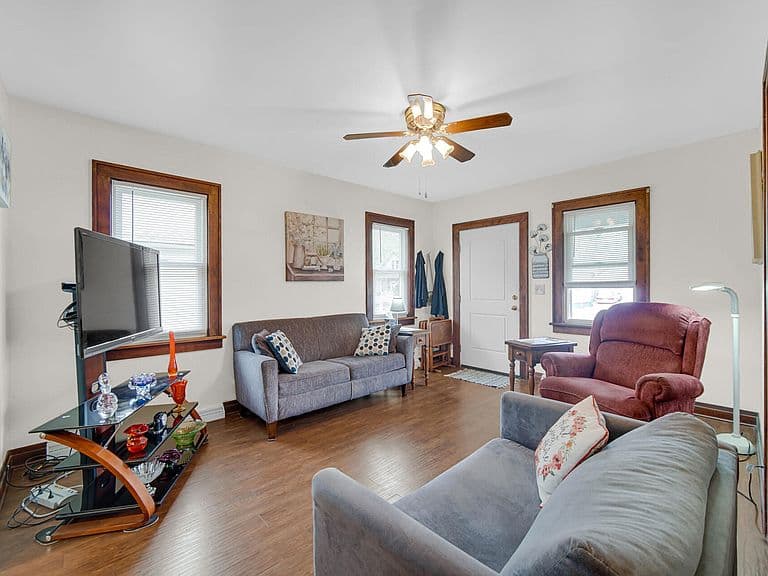 Listing photo 4