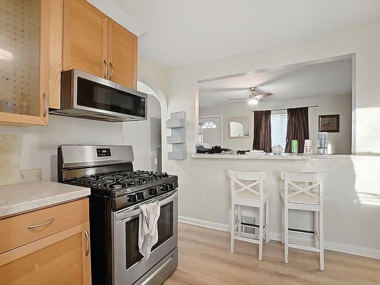 Listing photo 2