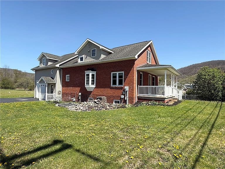 Listing photo 2
