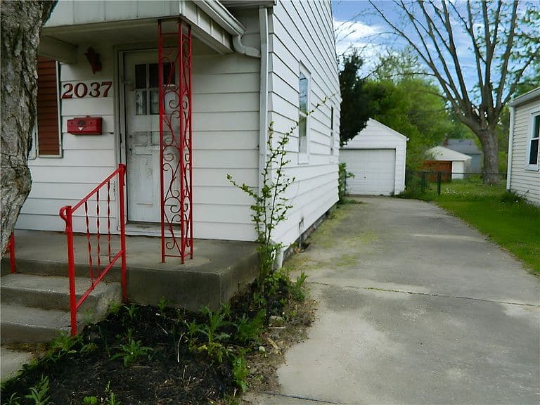 Listing photo 3