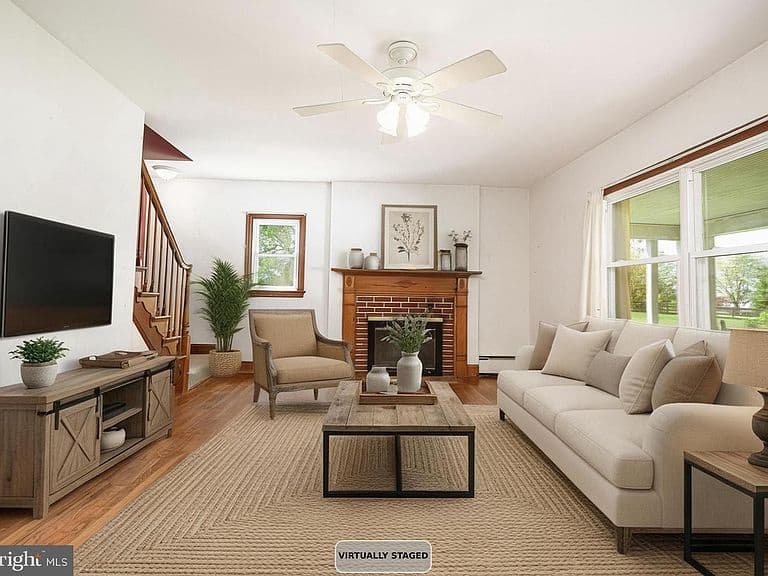 Listing photo 2