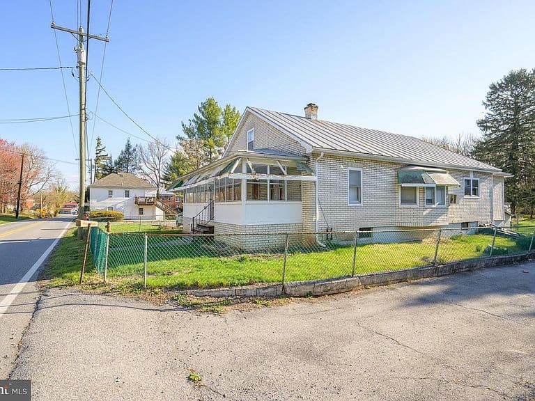 Listing photo 5