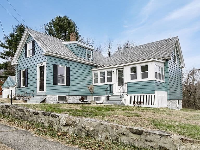 Listing photo 2