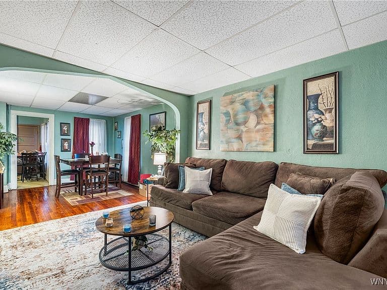 Listing photo 3