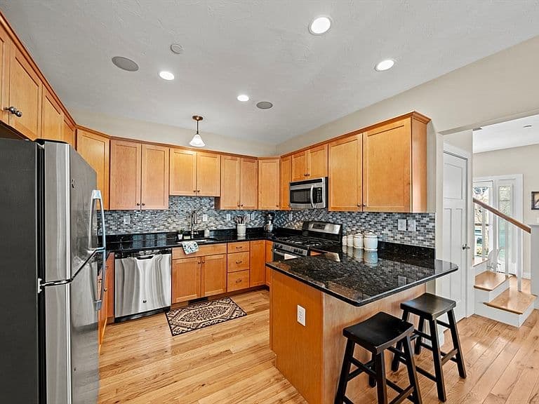 Listing photo 5