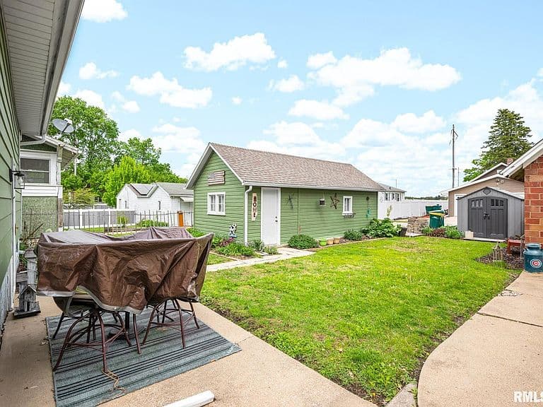 Listing photo 3