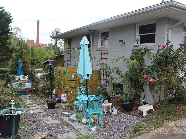 Listing photo 4