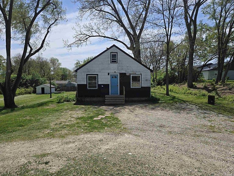 Listing photo 2