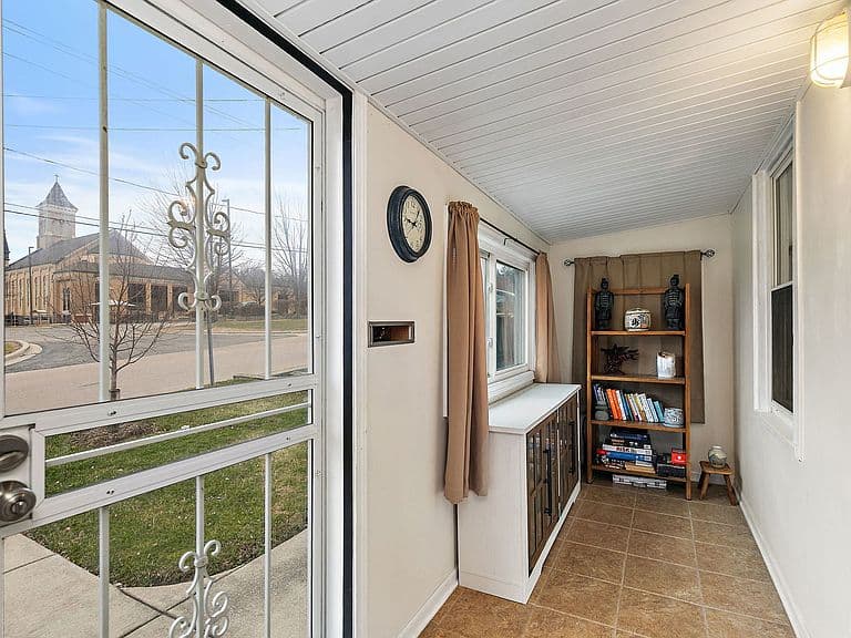 Listing photo 5