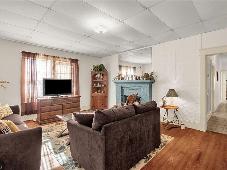 Listing photo 4