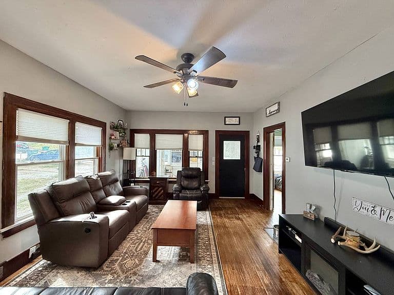Listing photo 4